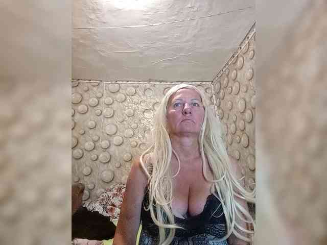 FameLara webcam