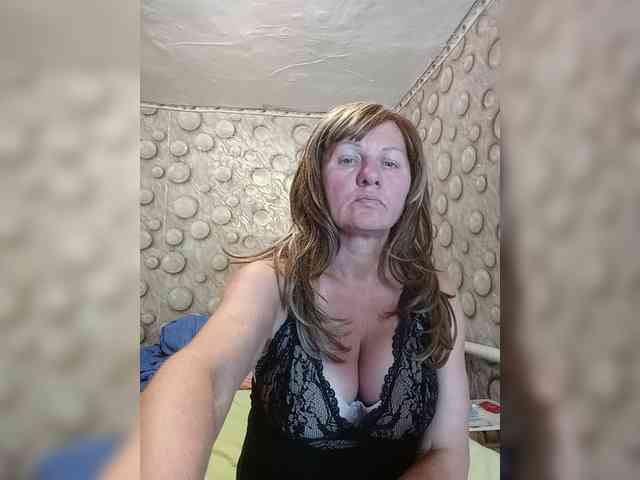 FameLara webcam