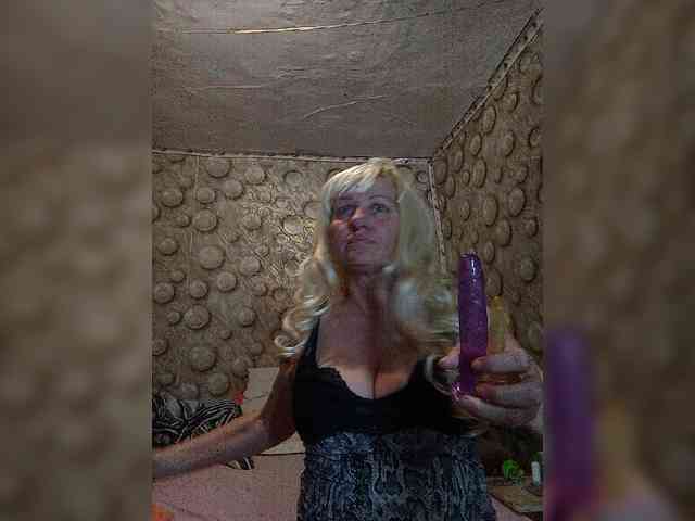 FameLara webcam