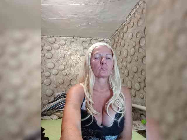 FameLara webcam