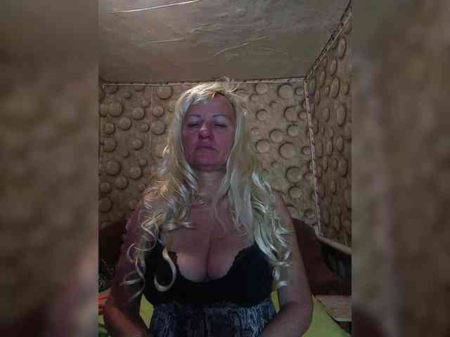 FameLara webcam