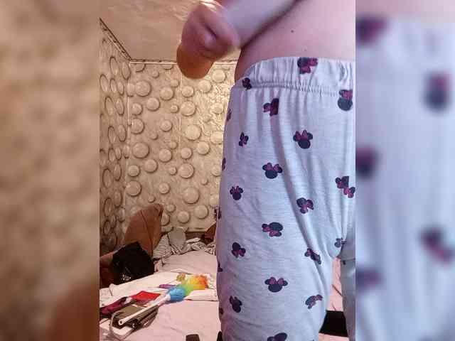 FameLara webcam