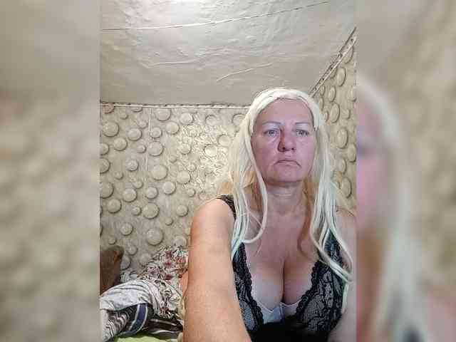 FameLara webcam