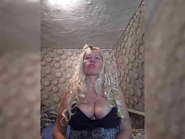 FameLara webcam