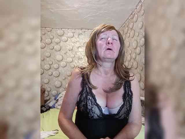 FameLara webcam