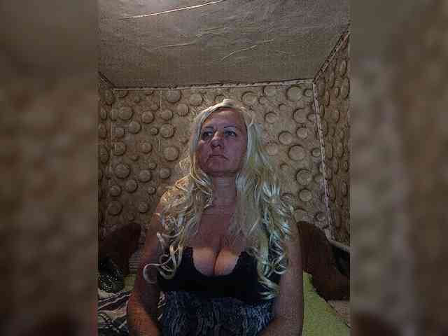 FameLara webcam