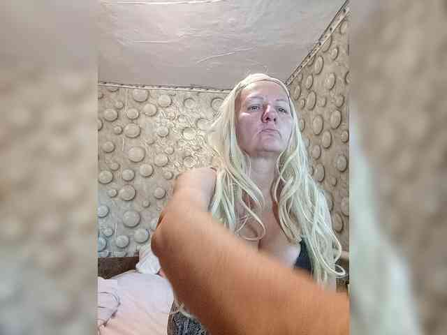 FameLara webcam