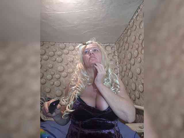 FameLara webcam