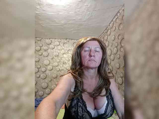 FameLara webcam