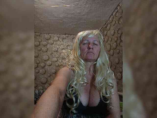 FameLara webcam