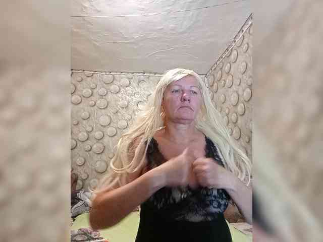 FameLara webcam