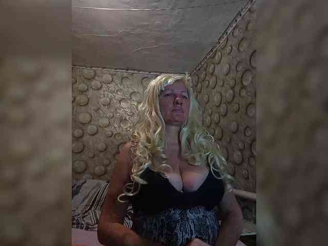 FameLara webcam