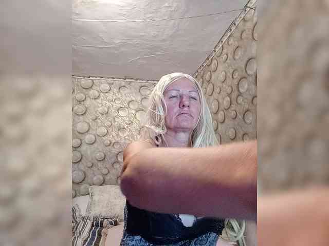 FameLara webcam