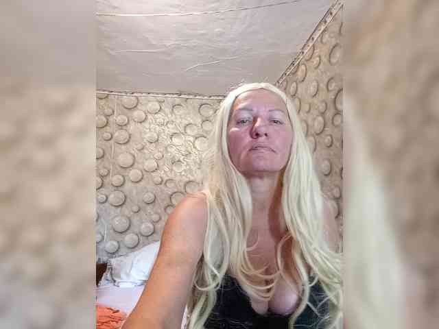 FameLara webcam