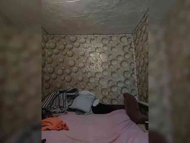 FameLara webcam