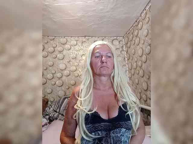 FameLara webcam
