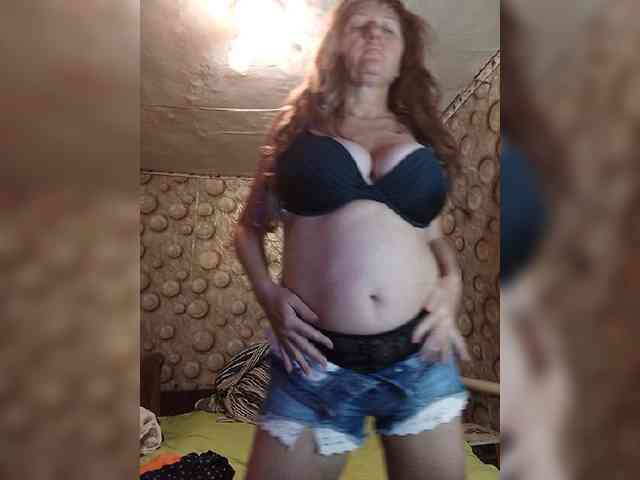 FameLara webcam