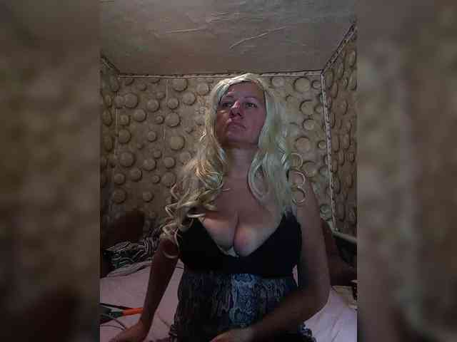 FameLara webcam