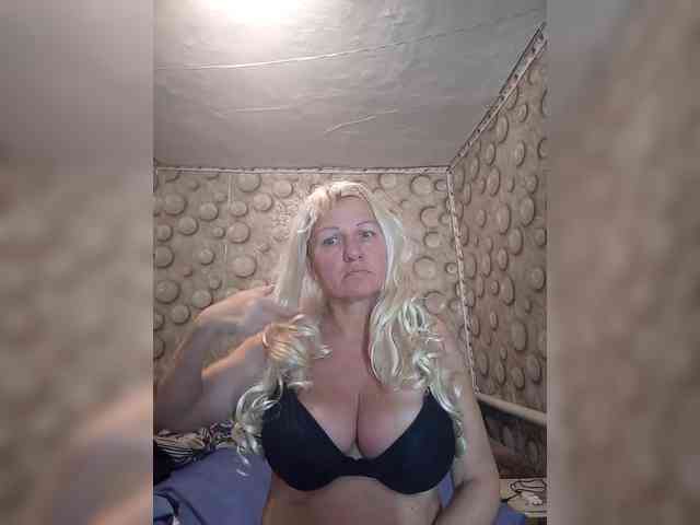 FameLara webcam