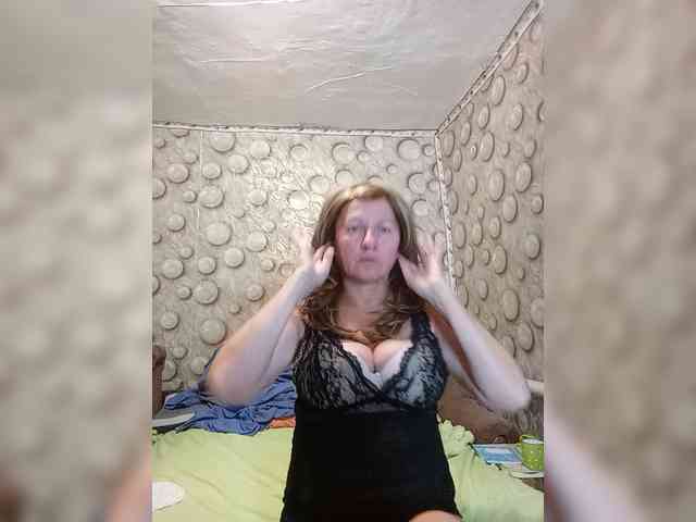 FameLara webcam