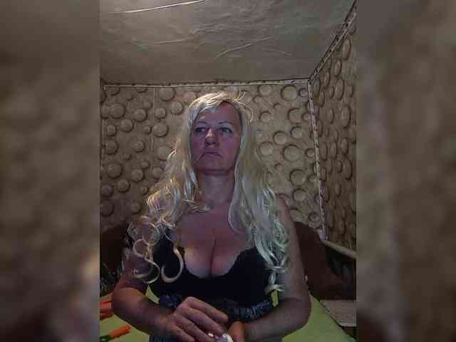 FameLara webcam