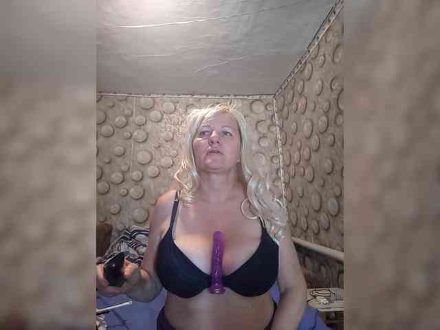 FameLara webcam
