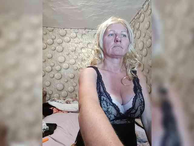 FameLara webcam