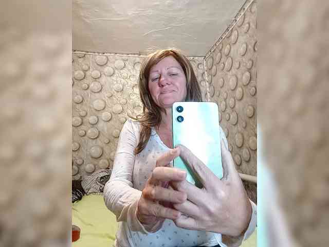 FameLara webcam