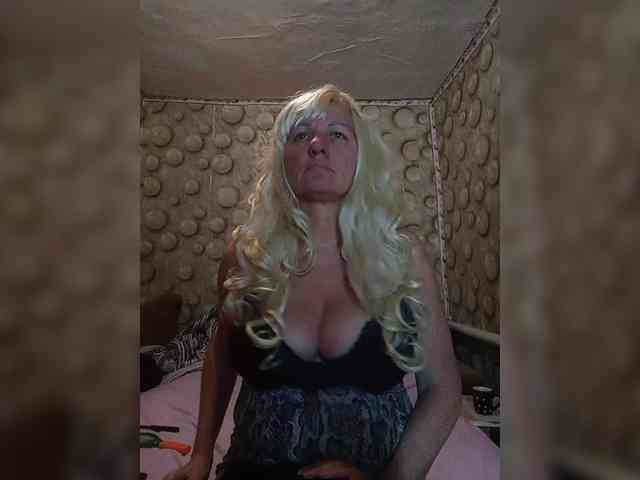 FameLara webcam