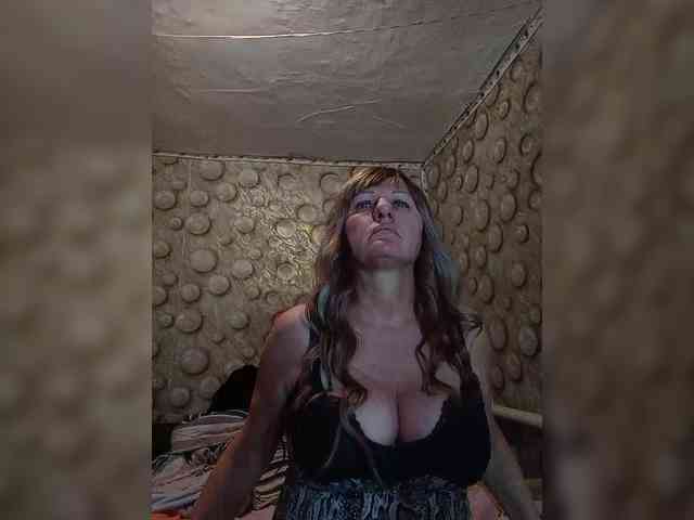 FameLara webcam