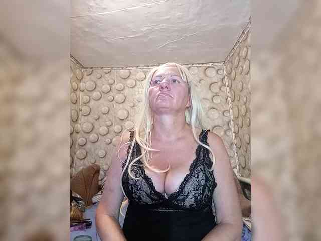 FameLara webcam