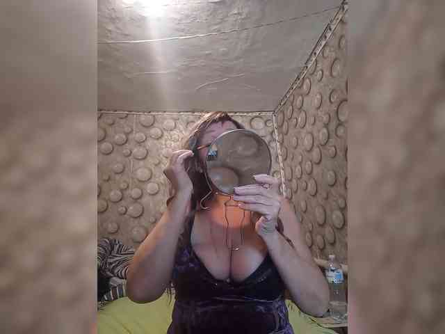 FameLara webcam