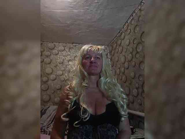 FameLara webcam