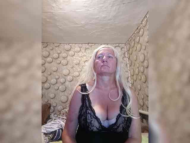 FameLara webcam