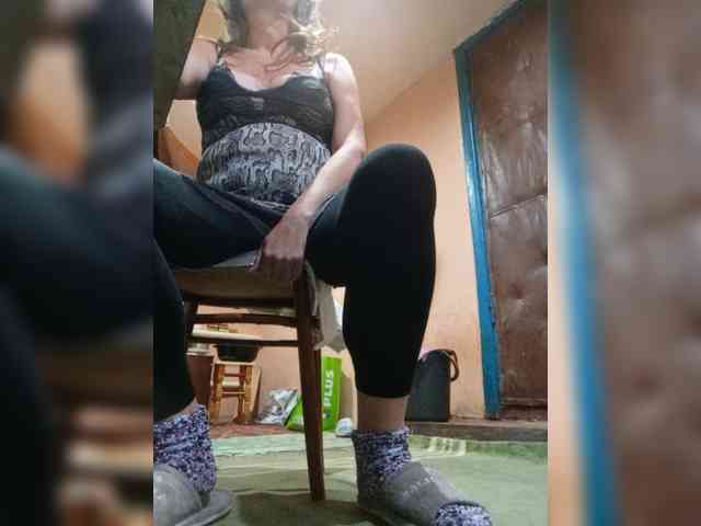 FameLara webcam