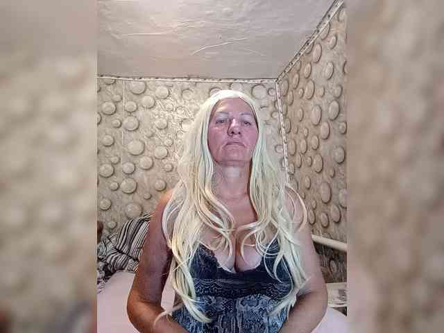 FameLara webcam