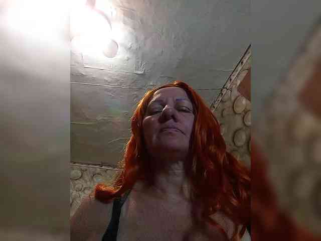 FameLara webcam