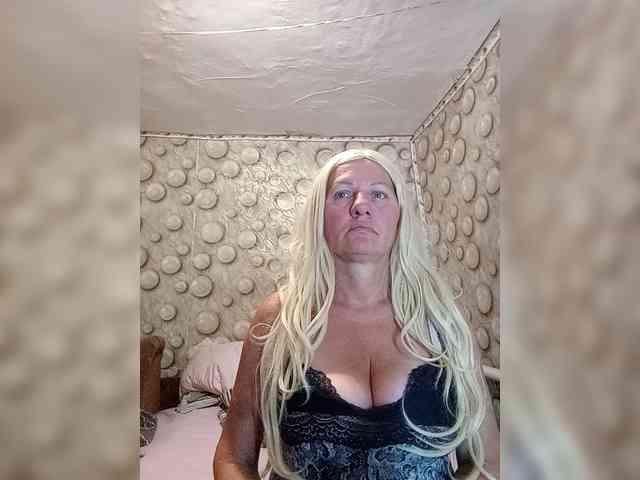 FameLara webcam