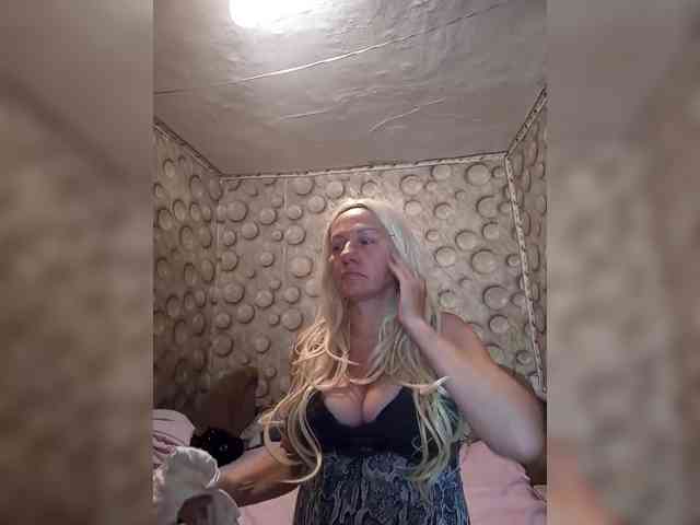 FameLara webcam