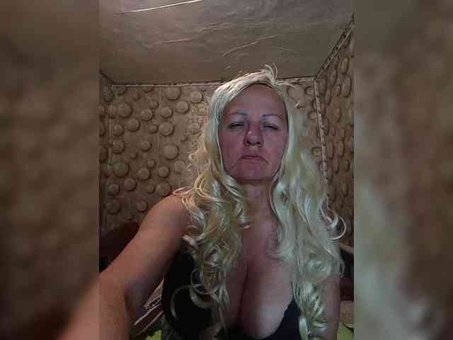 FameLara webcam