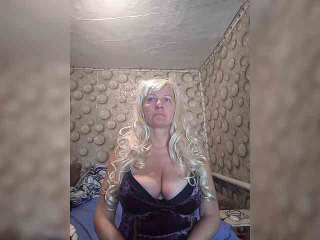 FameLara webcam
