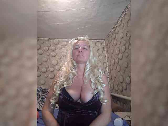 FameLara webcam