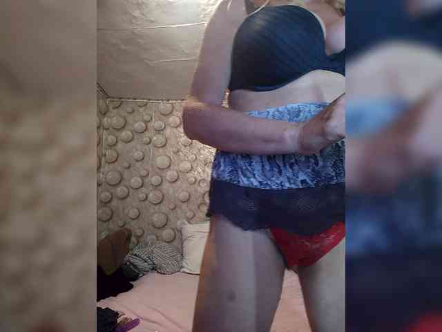 FameLara webcam