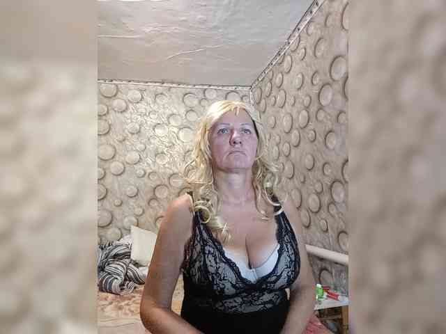 FameLara's webcam live show