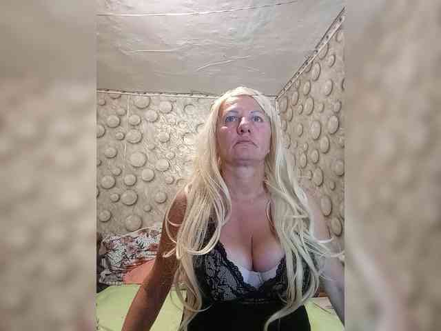 FameLara webcam