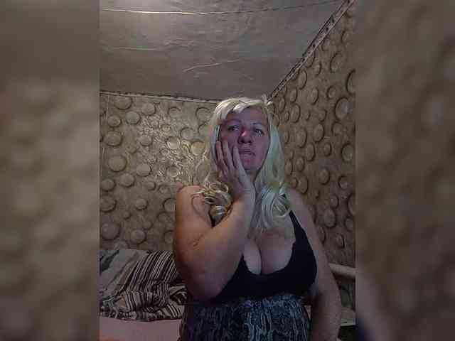 FameLara webcam