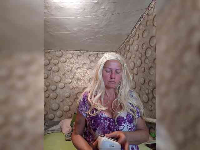 FameLara webcam