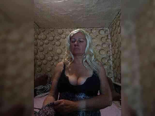 FameLara webcam