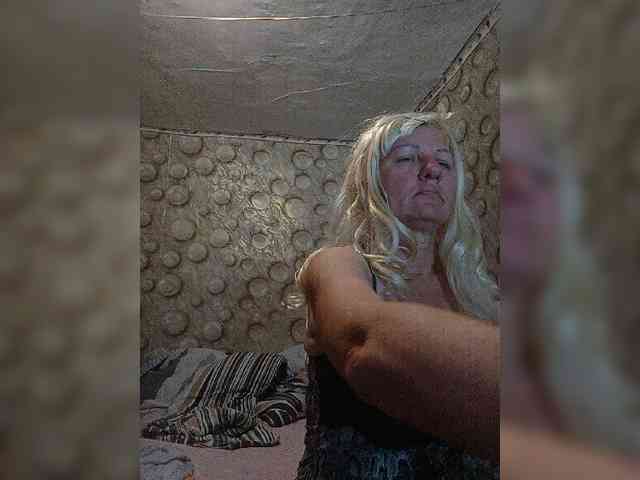FameLara webcam