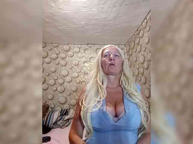 FameLara webcam